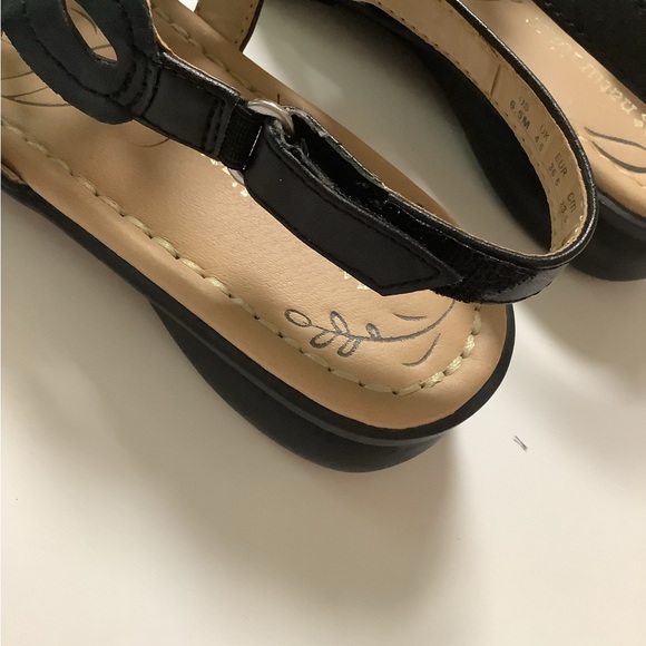 Naturalizer Jade cutout thong sandals - Picture 5 of 11